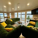 Villa Arctic Fjord House - Fjord View, Sauna, Hot Tub