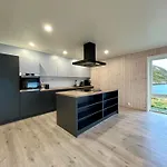 Arctic Fjord House - Fjord View, Sauna, Hot Tub