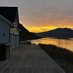 Arctic Fjord House - Fjord View, Sauna, Hot Tub *