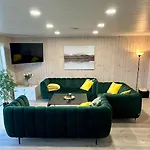 Arctic Fjord House - Fjord View, Sauna, Hot Tub Villa *