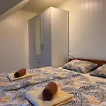 Arctic Fjord House - Fjord View, Sauna, Hot Tub Karlsøy