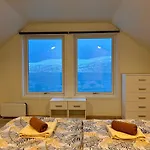 Arctic Fjord House - Fjord View, Sauna, Hot Tub Villa