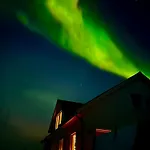 Arctic Fjord House - Fjord View, Sauna, Hot Tub Villa *