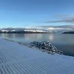 Arctic Fjord House - Fjord View, Sauna, Hot Tub
