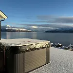 Arctic Fjord House - Fjord View, Sauna, Hot Tub