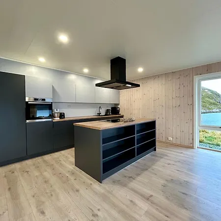 Arctic Fjord House - Fjord View, Sauna, Hot Tub