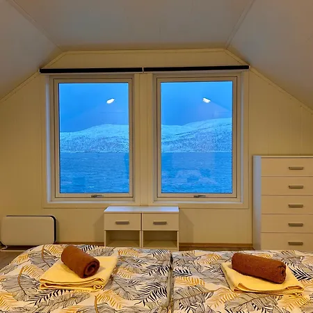 Arctic Fjord House - Fjord View, Sauna, Hot Tub فيلة