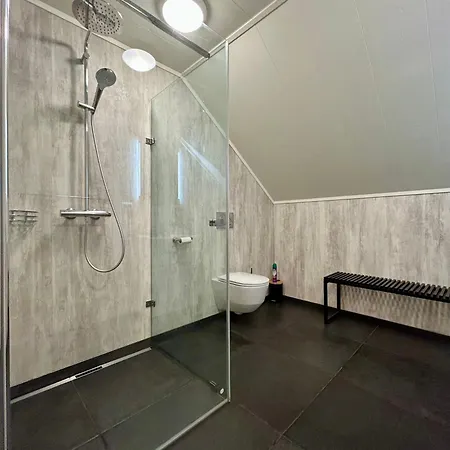 Arctic Fjord House - Fjord View, Sauna, Hot Tub فيلة