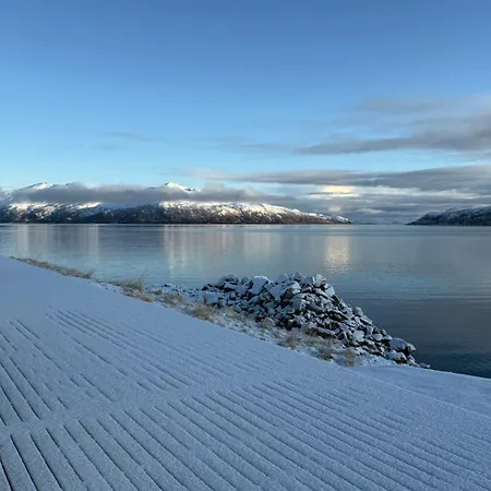 Arctic Fjord House - Fjord View, Sauna, Hot Tub