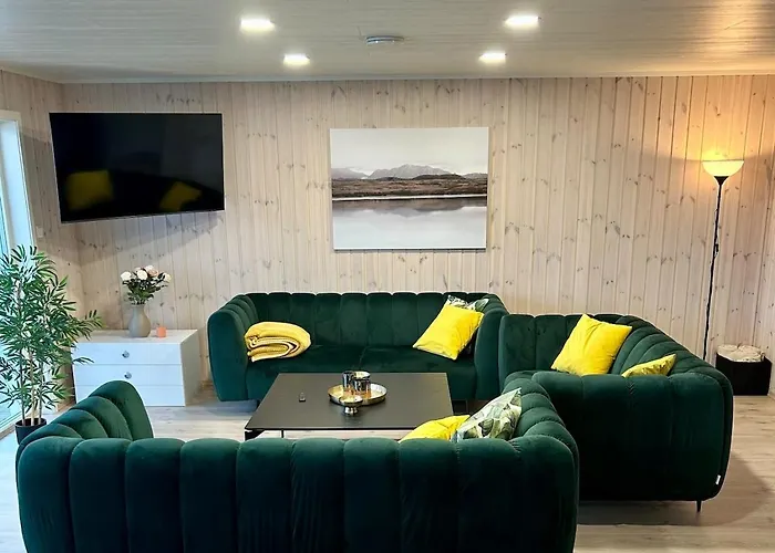 Arctic Fjord House - Fjord View, Sauna, Hot Tub Villa *