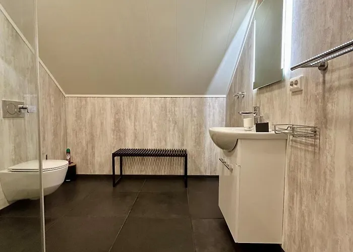 Arctic Fjord House - Fjord View, Sauna, Hot Tub Villa Karlsøy