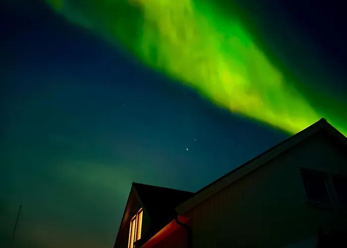 Arctic Fjord House - Fjord View, Sauna, Hot Tub Villa *