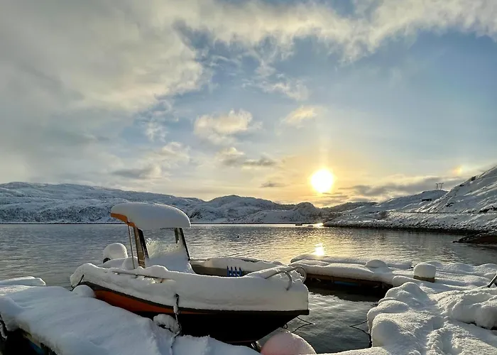 Arctic Fjord House - Fjord View, Sauna, Hot Tub Villa *