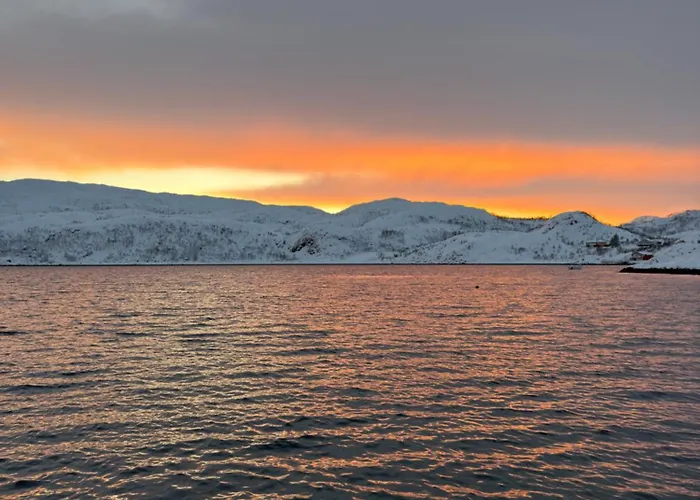 Arctic Fjord House - Fjord View, Sauna, Hot Tub