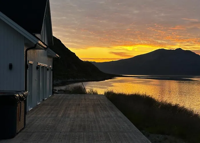 Arctic Fjord House - Fjord View, Sauna, Hot Tub *