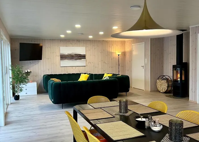 Arctic Fjord House - Fjord View, Sauna, Hot Tub Vila