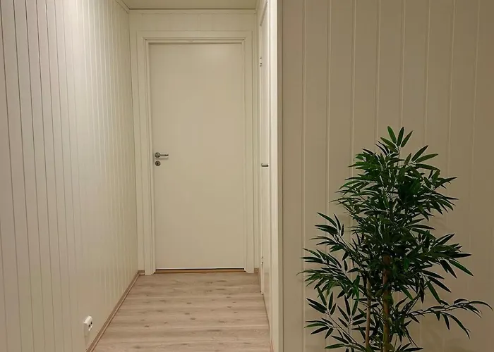 Arctic Fjord House - Fjord View, Sauna, Hot Tub Karlsøy